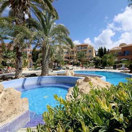 Stylish 1 Bedroom Apartment In Limnaria Gardens Paphos Habitación foto