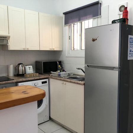 Stylish 1 Bedroom Apartment In Limnaria Gardens Paphos Exterior foto