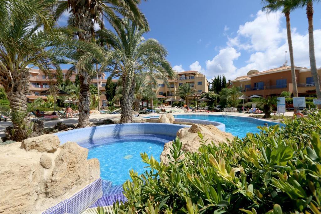 Stylish 1 Bedroom Apartment In Limnaria Gardens Paphos Habitación foto