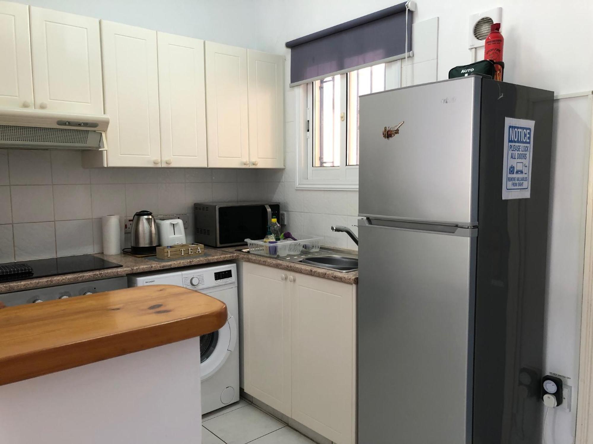 Stylish 1 Bedroom Apartment In Limnaria Gardens Paphos Exterior foto