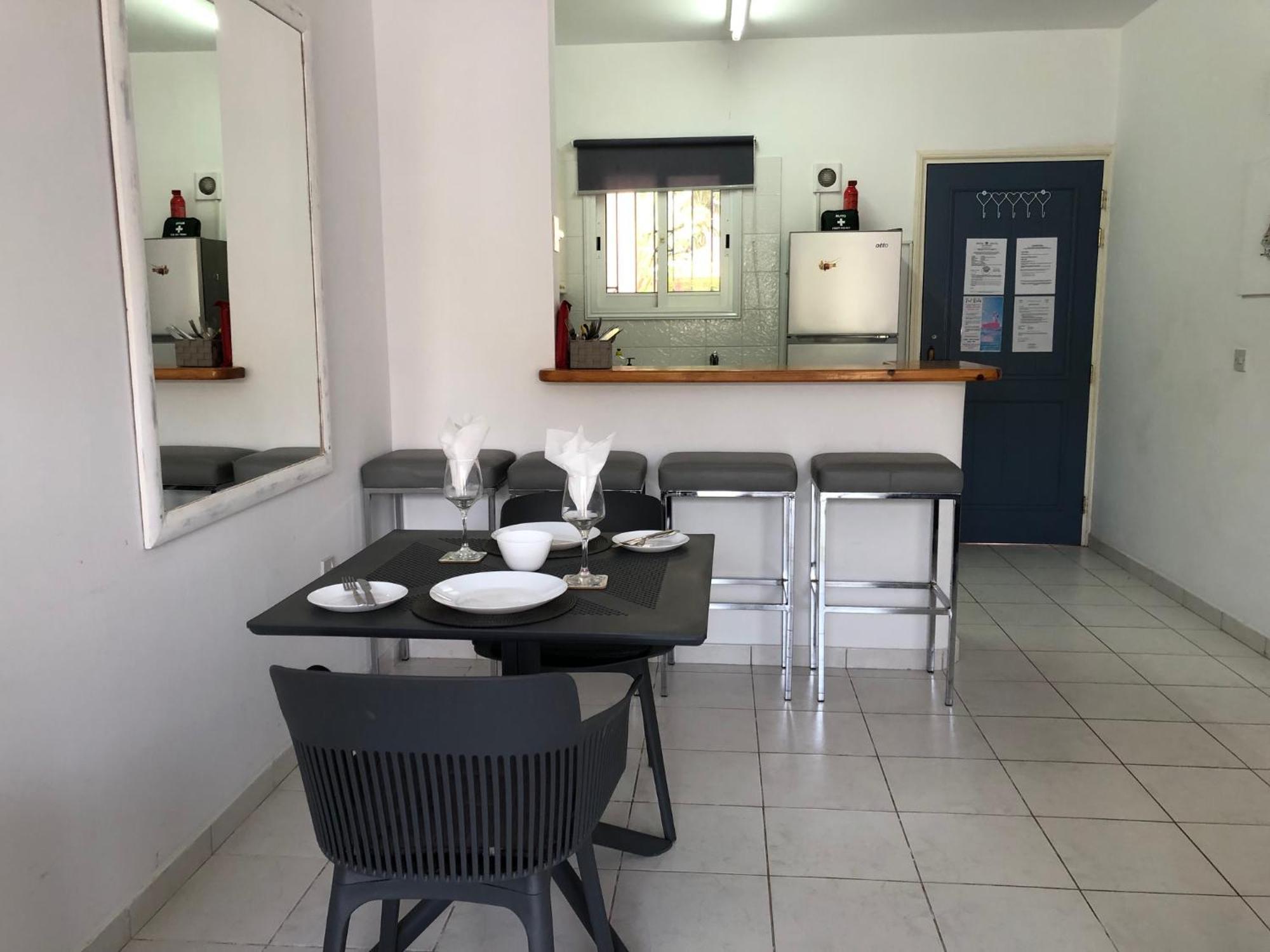 Stylish 1 Bedroom Apartment In Limnaria Gardens Paphos Exterior foto