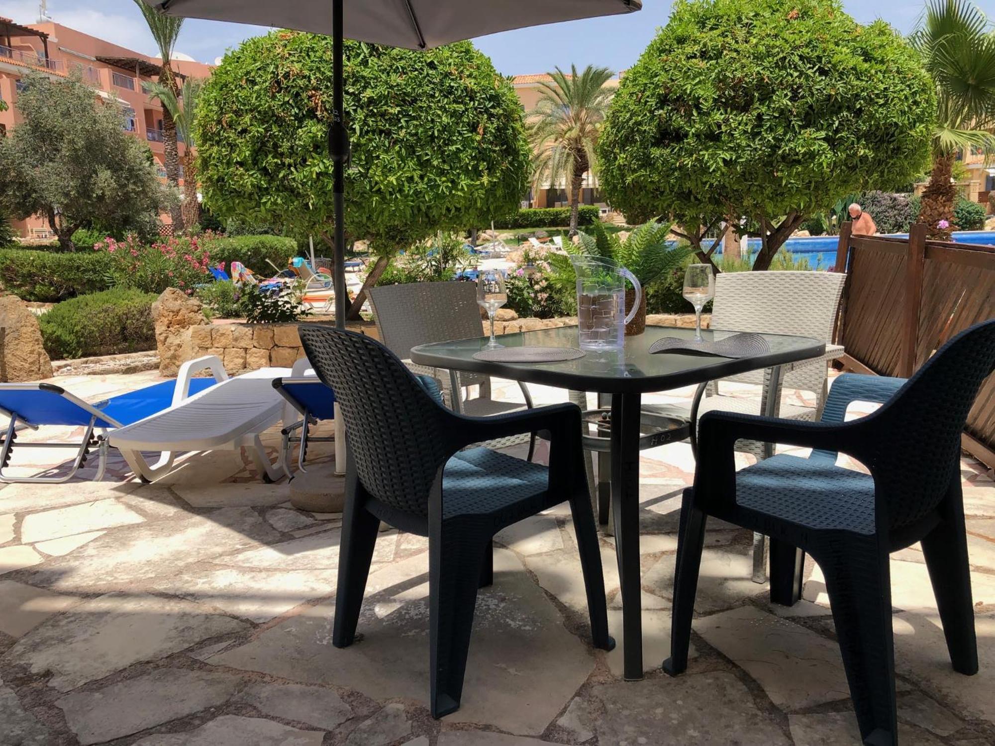 Stylish 1 Bedroom Apartment In Limnaria Gardens Paphos Exterior foto
