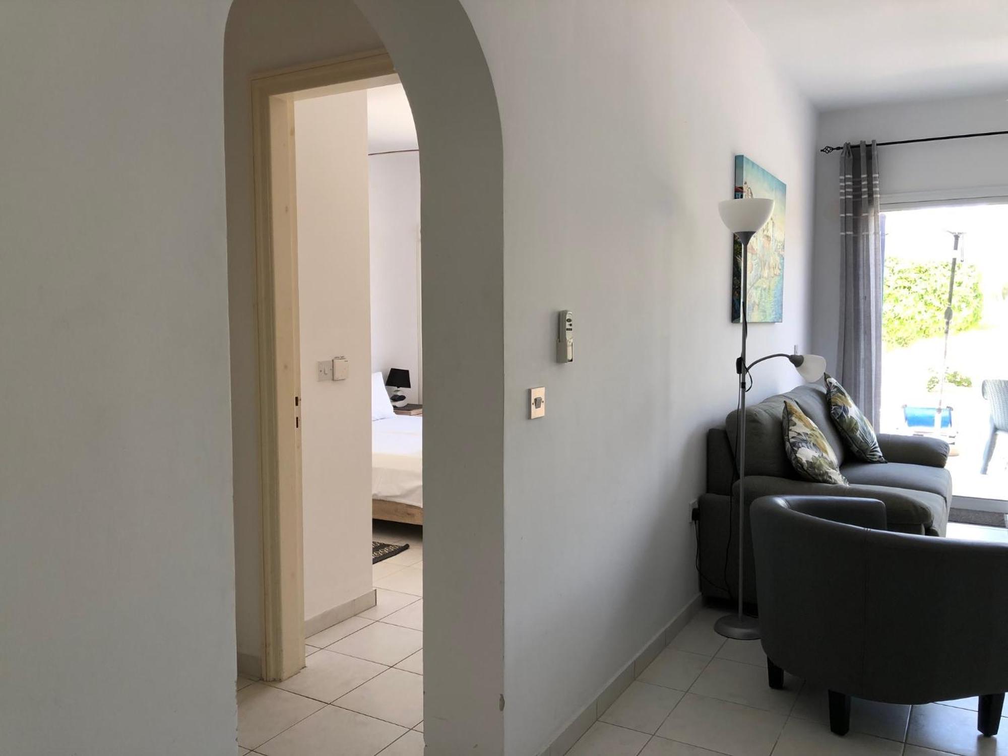 Stylish 1 Bedroom Apartment In Limnaria Gardens Paphos Exterior foto