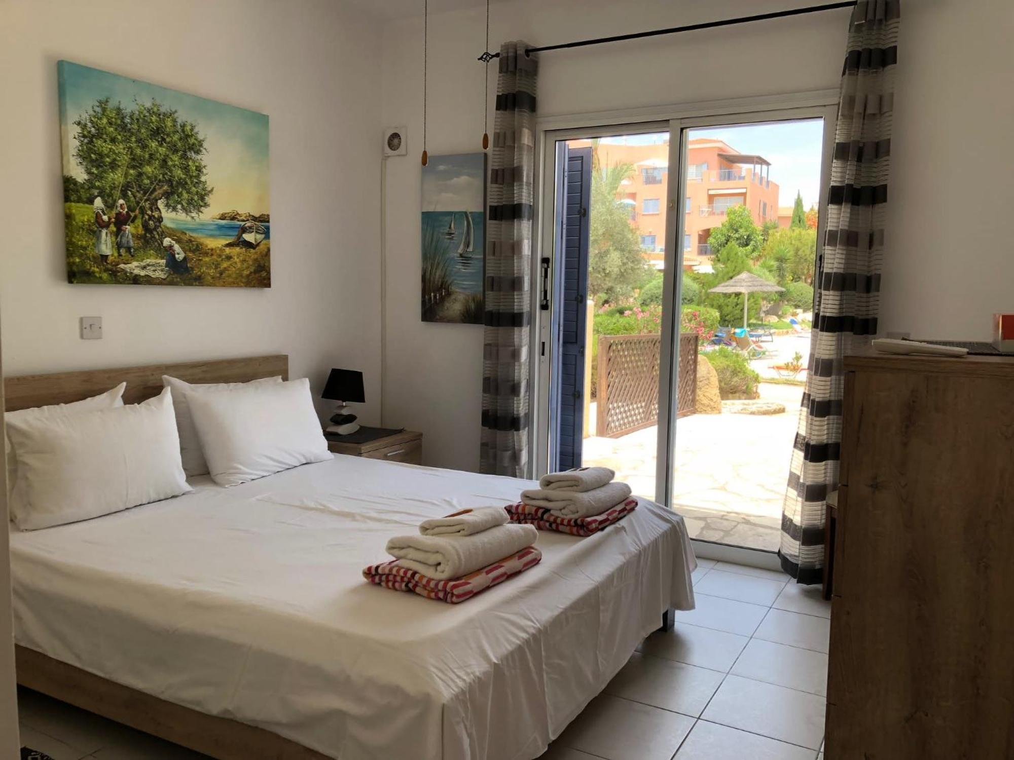 Stylish 1 Bedroom Apartment In Limnaria Gardens Paphos Exterior foto