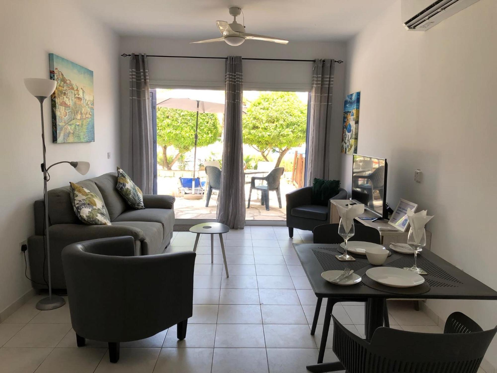 Stylish 1 Bedroom Apartment In Limnaria Gardens Paphos Exterior foto