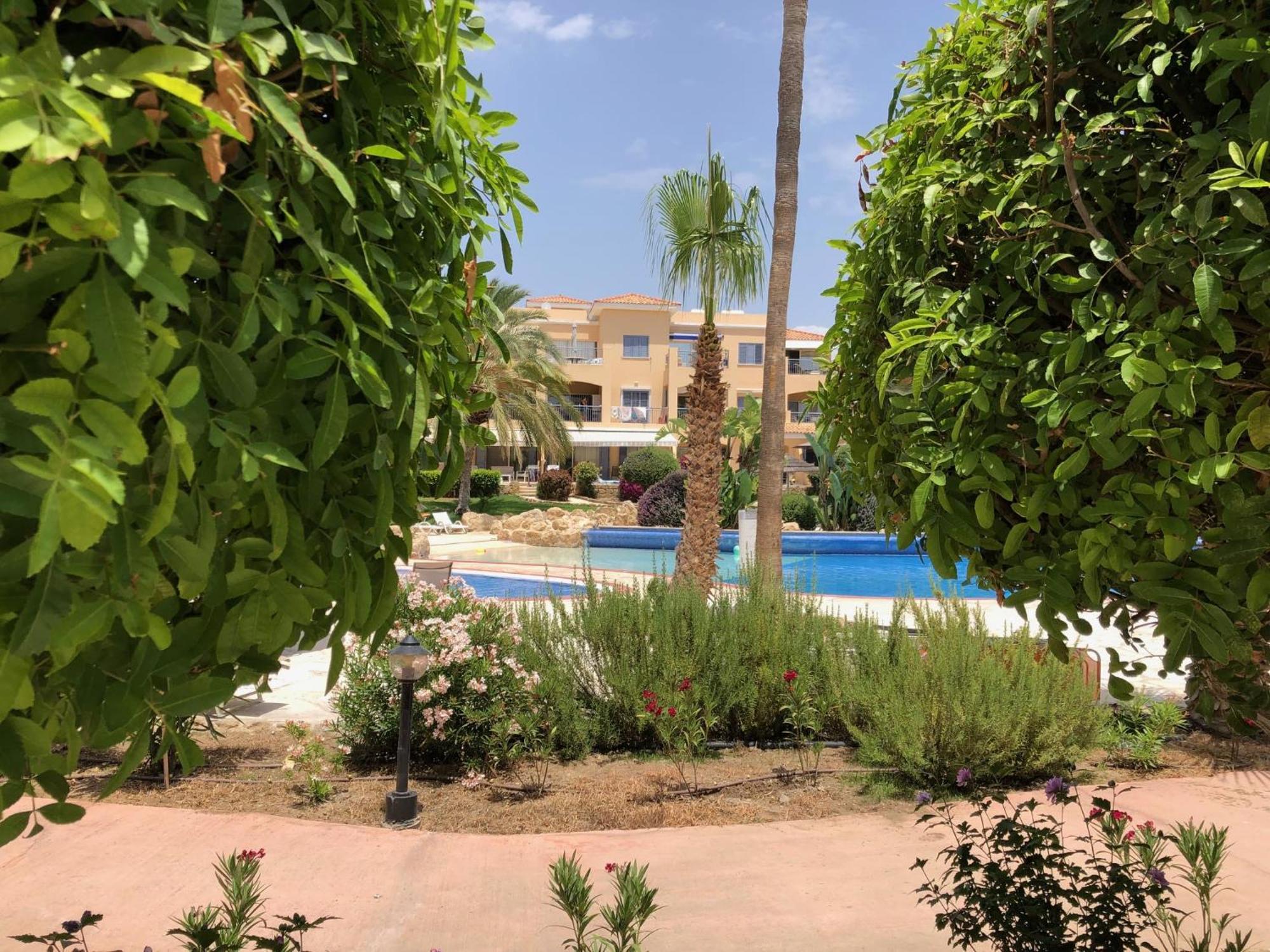 Stylish 1 Bedroom Apartment In Limnaria Gardens Paphos Exterior foto